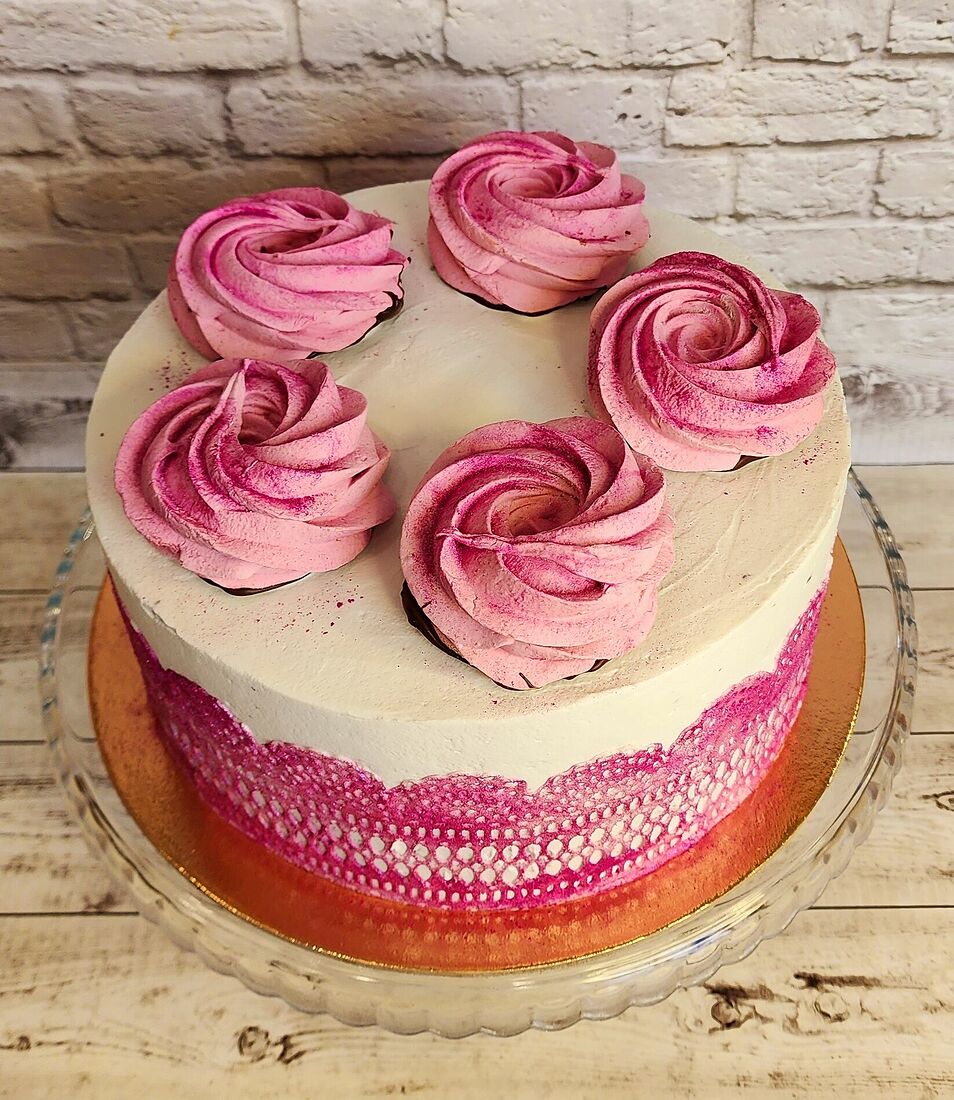 +1000р к цене торта.