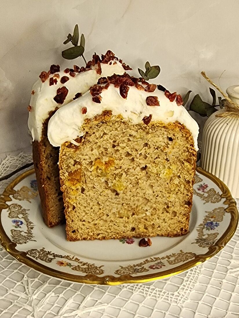 Полезный Тортик. Пасха (Полезные куличи и другие пасхальные десерты). Классический ванильный кулич в разрезе. Полезный кулич с золотым изюмом и курагой, с шапочкой маршмеллоу, посыпанный сушёной клюквой. Замечательный кулич с плотностью теста, приближенной к традиционному, но при этом сочный, без сахара, глютена, консервантов, искусственных ароматизаторов, с полезным для пищеварения составом! Не оставляет чувства тяжести ни в теле, ни на душе! 250 ккал/100г. Маленький кулич 190-200г цена 450р. Средний кулич 380-400г цена 750р. Большой кулич 550-600г цена 1000р.